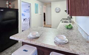 5301 Justin Ct-Unit -304 in Virginia Beach, VA - Building Photo - Building Photo