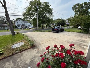 109 Adirondack Dr in Selden, NY - Building Photo - Building Photo