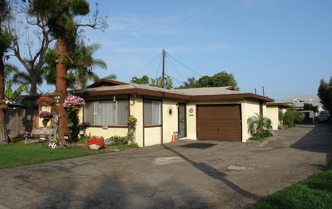 2673 Orange Ave in Costa Mesa, CA - Foto de edificio