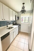 13 Pinebrook Pl in Bay Shore, NY - Building Photo