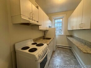 208 Winthrop Rd in Brookline, MA - Building Photo - Building Photo