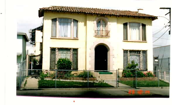 5383 Louis Pl in Los Angeles, CA - Foto de edificio