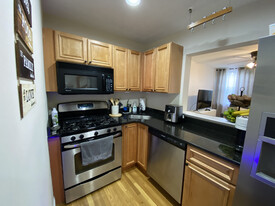 471 E 3rd St, Unit 1 Apartamentos