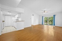 200 Crestwood Ct N in Royal Palm Beach, FL - Building Photo - Building Photo