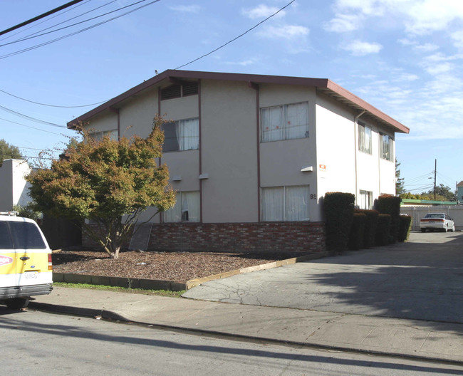 92 Buckingham Ave in Redwood City, CA - Building Photo - Building Photo