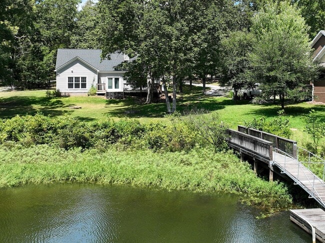 425 Shamrock Ct in Chapin, SC - Foto de edificio - Building Photo