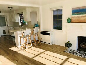 2456 Manhattan Ave in Hermosa Beach, CA - Foto de edificio - Building Photo