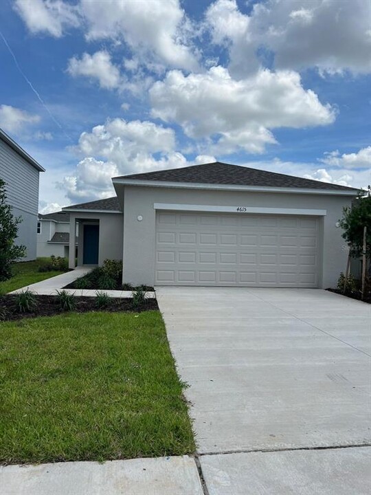 4615 Snapdragon Pl in Haines City, FL - Foto de edificio