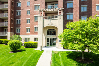 Bryn Mawr Condominiums in Chicago, IL - Building Photo - Building Photo