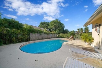 148 Ponce De Leon St in Royal Palm Beach, FL - Foto de edificio - Building Photo