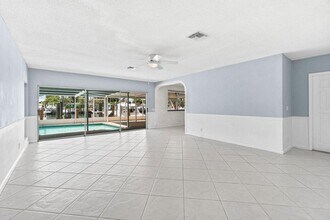 718 Shore Dr in Boynton Beach, FL - Foto de edificio - Building Photo