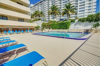 1623 Collins Ave, Unit 915 in Miami Beach, FL - Building Photo - Building Photo