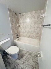 2425 NE 135th St in North Miami, FL - Building Photo - Building Photo