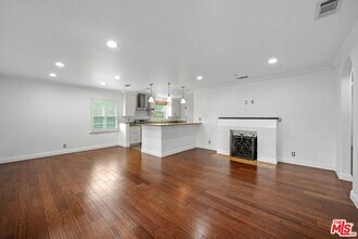 1126 S Bundy Dr in Los Angeles, CA - Building Photo - Building Photo