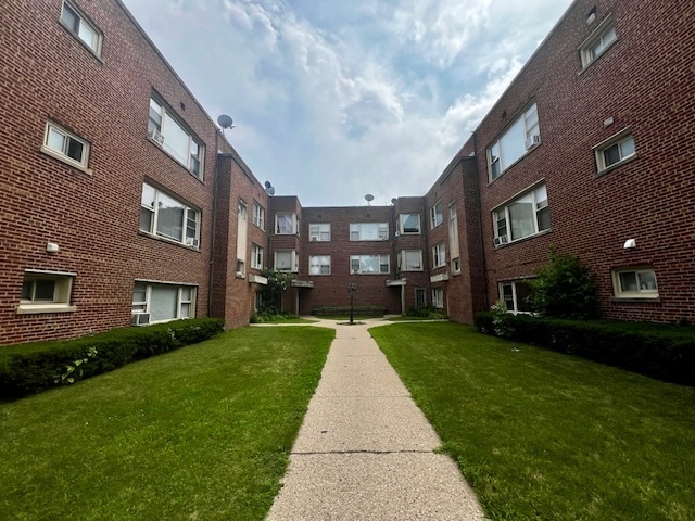 2409 W Jarvis Ave in Chicago, IL - Building Photo - Building Photo