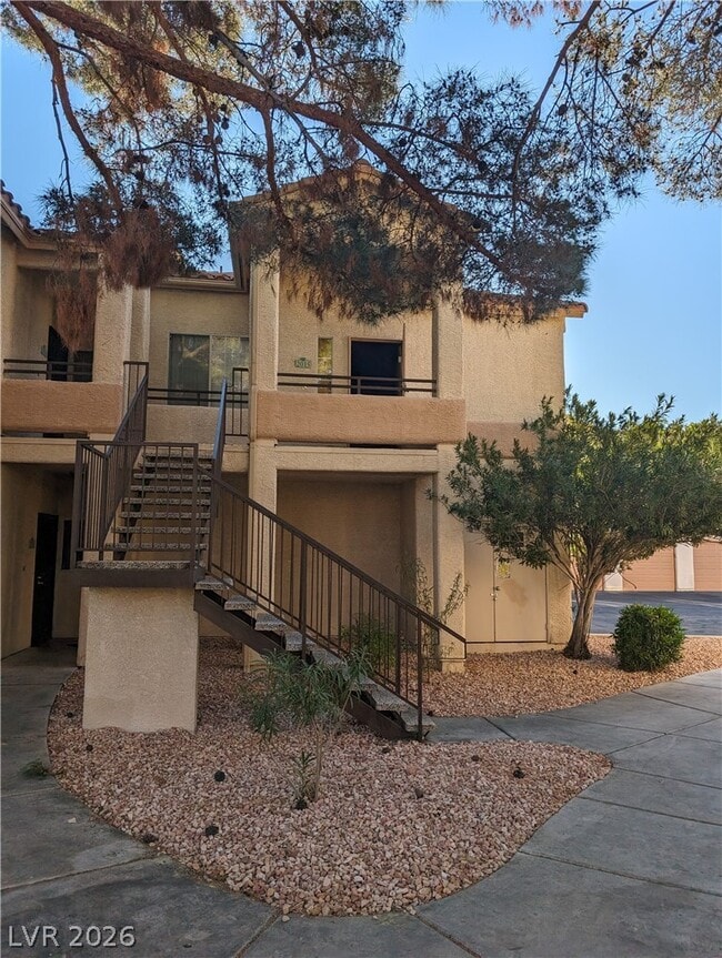 1830 N Buffalo Dr in Las Vegas, NV - Building Photo - Building Photo