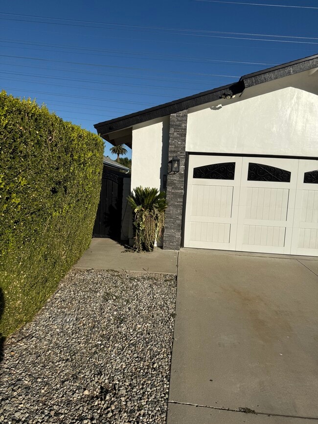 9140 Crebs Ave in Northridge, CA - Building Photo - Building Photo