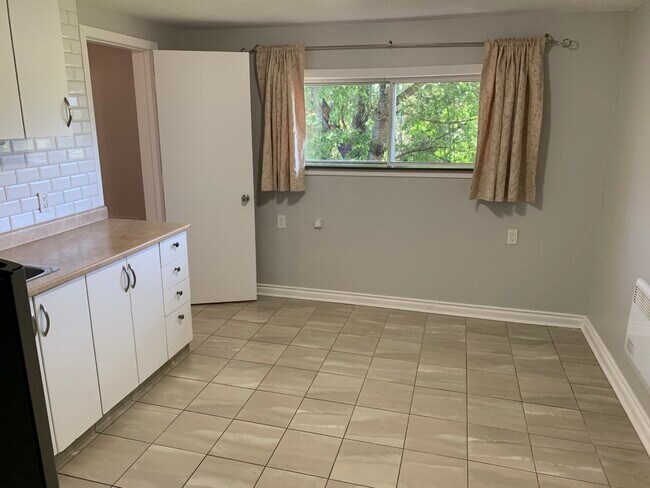 1575 Townsite Rd in Nanaimo, BC - Building Photo - Building Photo