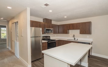 El Macero Apartments in Davis, CA - Foto de edificio - Building Photo