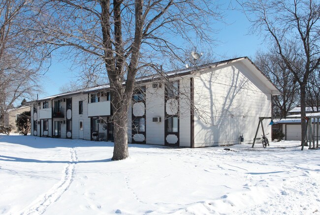 7240 W River Rd in Brooklyn Center, MN - Building Photo - Building Photo