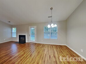 285 Stone Meadow Ct in Kernersville, NC - Foto de edificio - Building Photo