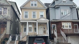 40 Willow St in Bayonne, NJ - Building Photo