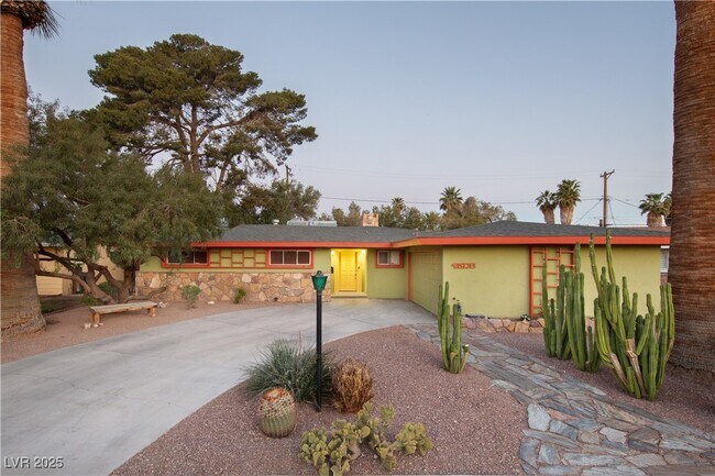 1608 Houssels Ave in Las Vegas, NV - Building Photo - Building Photo