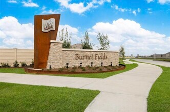 9103 Estes Lks Dr in Baytown, TX - Building Photo - Building Photo