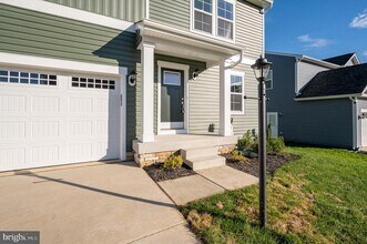 192 Ludgate Mnr in Falling Waters, WV - Building Photo - Building Photo