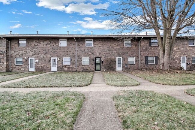 property at 1226 Woodbrook Cir W