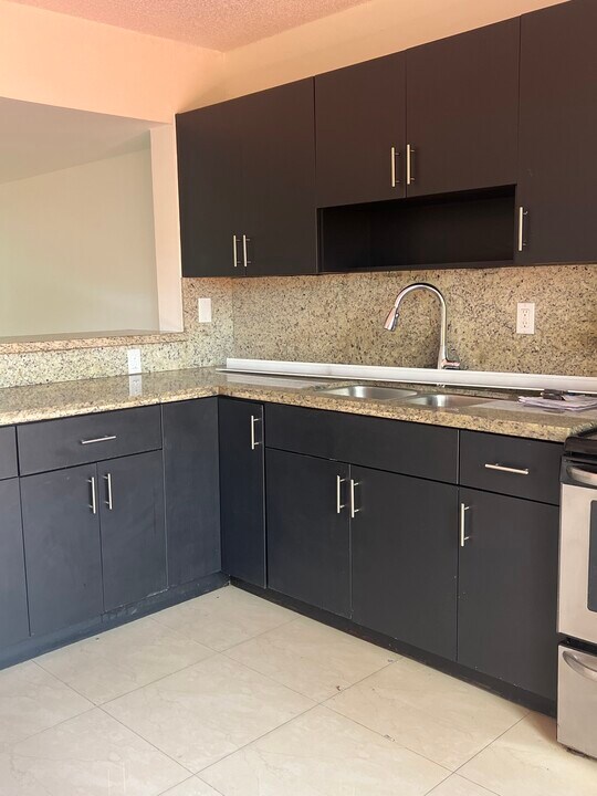 8245 NW 6th Ter, Unit 202 in Miami, FL - Building Photo
