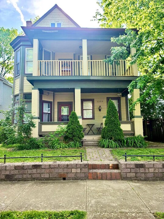 1237 Highland St in Columbus, OH - Building Photo