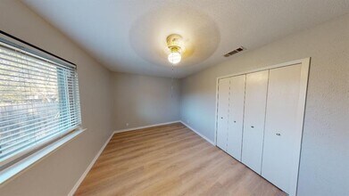 10214 Missel Thrush Dr in Austin, TX - Building Photo - Building Photo