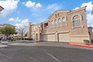 10550 W Alexander Rd in Las Vegas, NV - Building Photo
