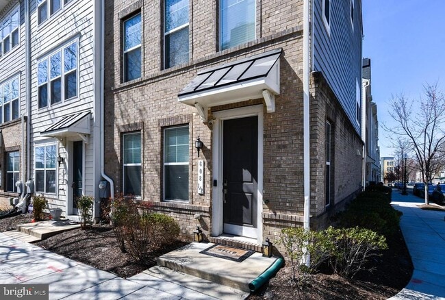 property at 608 Parkside Pl NE