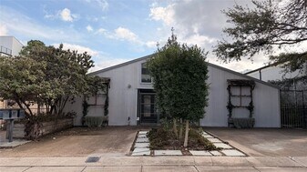 5911 Winsome Ln in Houston, TX - Building Photo