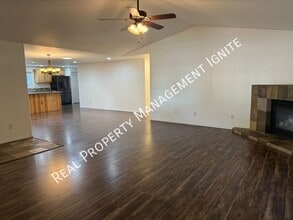 1933 SW 35th Pl in Redmond, OR - Building Photo - Building Photo