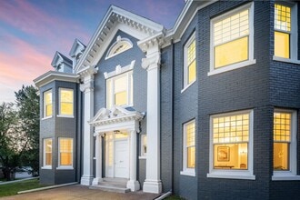 2307 E Superior St in Duluth, MN - Building Photo - Building Photo