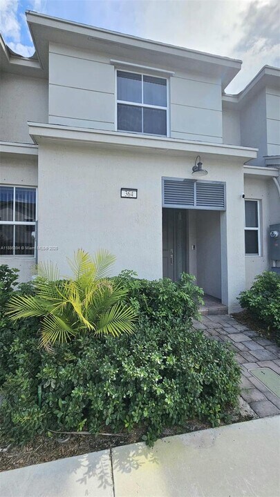 364 NW 8th Ct in Pompano Beach, FL - Building Photo