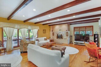 5135 Summit Dr in Fairfax, VA - Building Photo - Building Photo