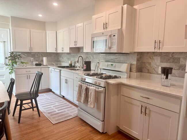 13 Linden St in Somerville, MA - Building Photo - Building Photo