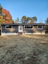 3231 Dorian Rd in Fayetteville, NC - Building Photo