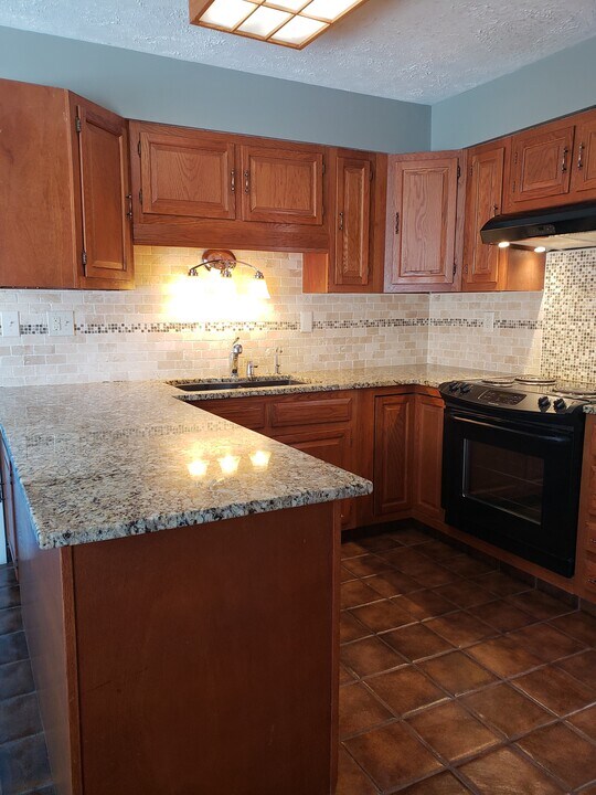 1894 S Foothill Dr in Salt Lake City, UT - Building Photo