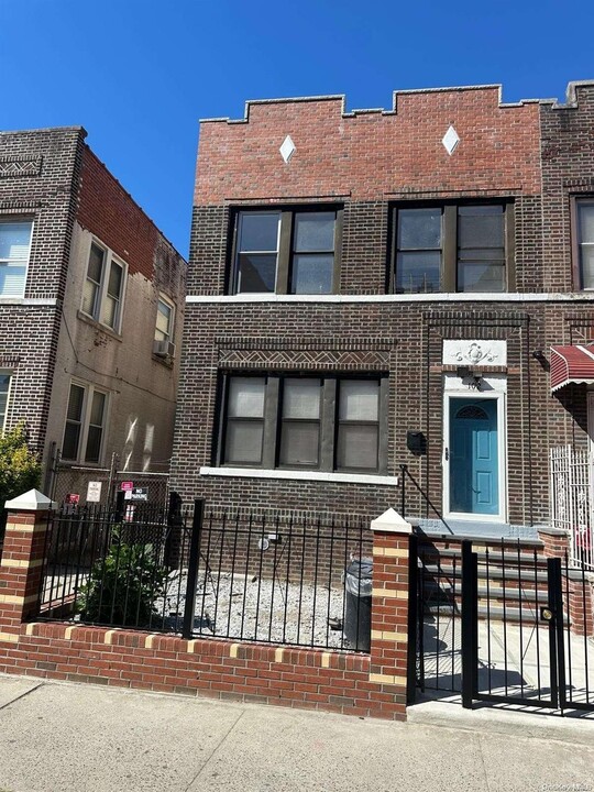 102 E 96th St in Brooklyn, NY - Foto de edificio
