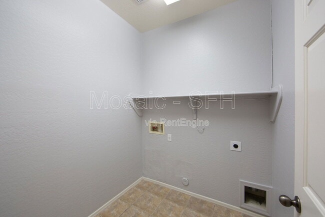 18545 W Paseo Way in Goodyear, AZ - Building Photo - Building Photo
