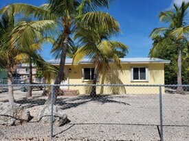 135 Peace Ave in Tavernier, FL - Building Photo