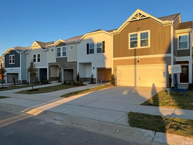 926 Clearhaven Ln in Fuquay Varina, NC - Foto de edificio - Building Photo