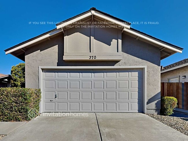370 Hibiscus Ln