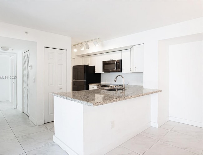777 SW 111th Way in Pembroke Pines, FL - Building Photo - Building Photo