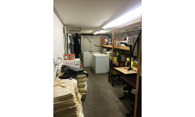 216 Smith St in Brooklyn, NY - Building Photo - Interior Photo